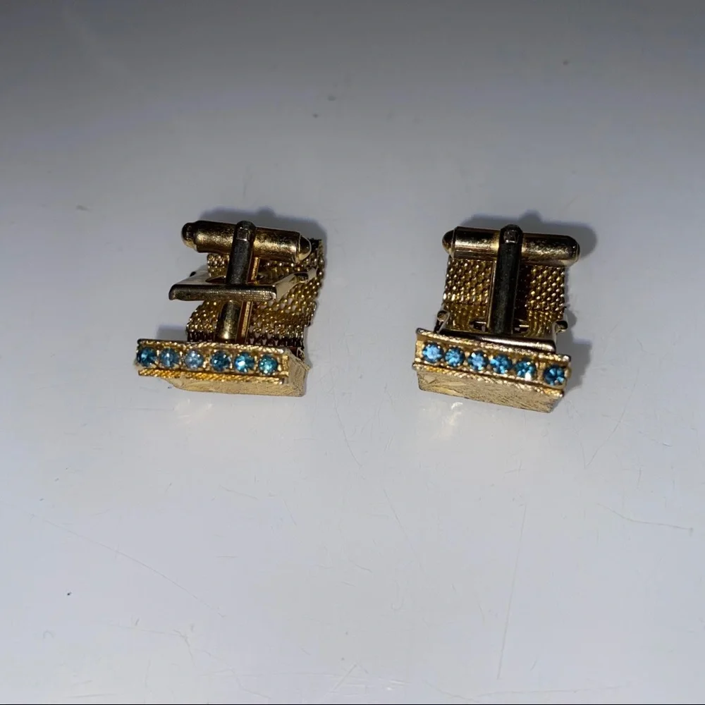 Vintage gold toned‎ cuff links with matching pin